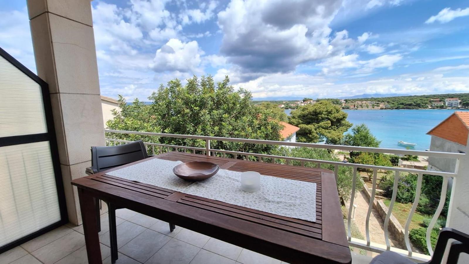 Ceratonia Apartments Ловіште Екстер'єр фото